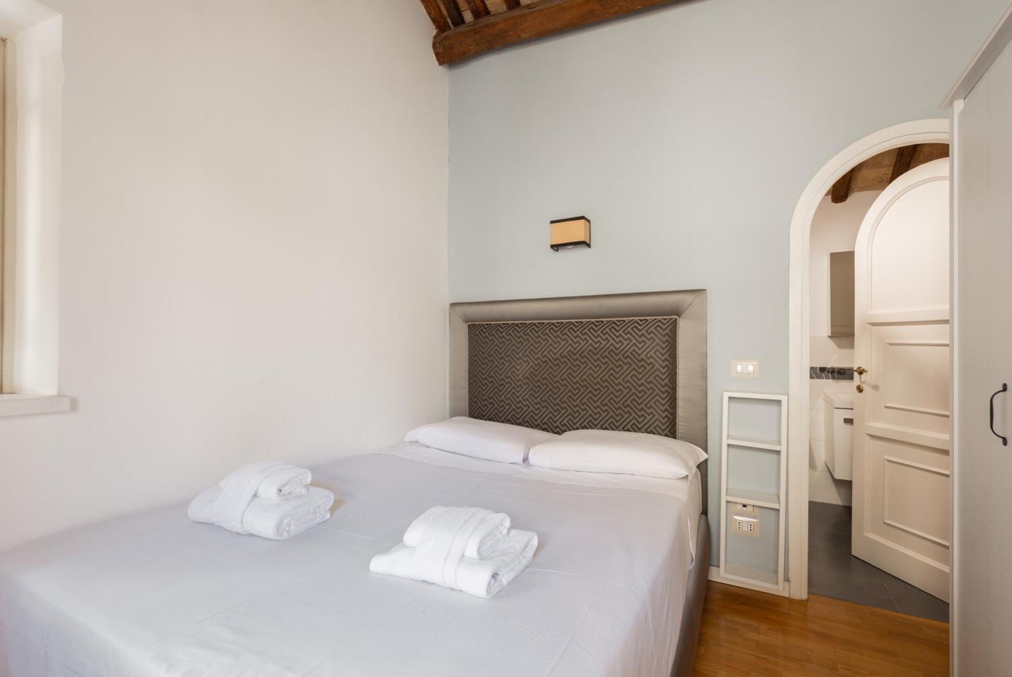 Pavone Centre Romantic Apartment Екстер'єр фото